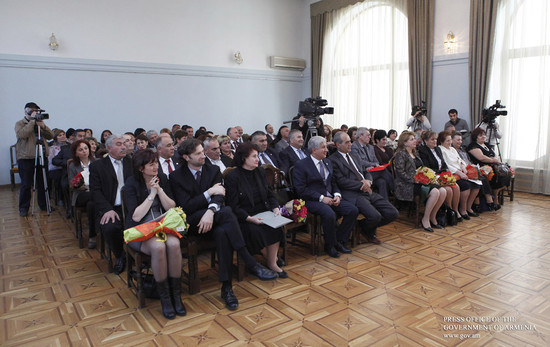 Իրենց գործունեությամբ աչքի ընկնող կանայք արժանացել են վարչապետի պատվոգրերի