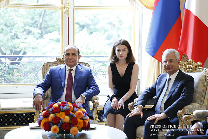 Վարչապետ Հովիկ Աբրահամյանը հանդիպել է Ֆրանսիայի Ազգային ժողովի նախագահ Կլոդ Բարտոլոնին