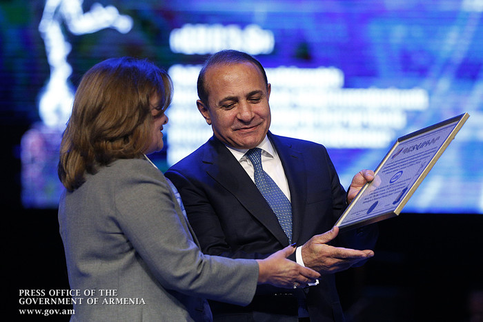 Վարչապետը «Մերկուրի» մրցանակներ է հանձնել տնտեսության տարբեր ոլորտներում լավագույնը ճանաչված ընկերու