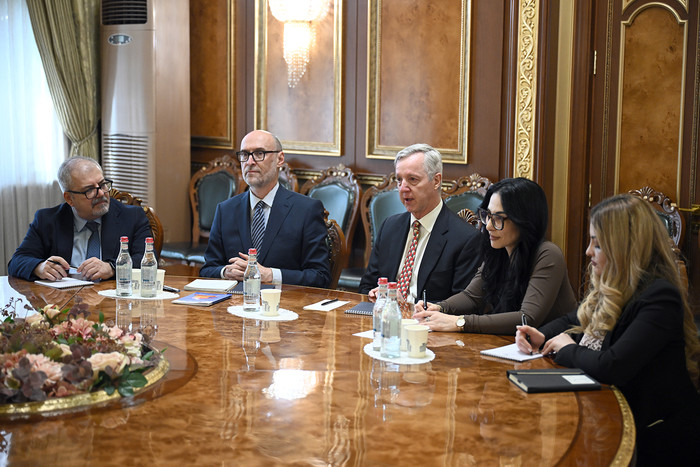 Արայիկ Հարությունյանը հանդիպել է  Ընտրական համակարգերի միջազգային հիմնադրամի նախագահի հետ