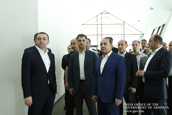 Վարչապետ Հովիկ Աբրահամյանը  Վրաստանի վարչապետի հետ այցելել է վրաց-ռուսական սահմանին գտնվող սահմանայի