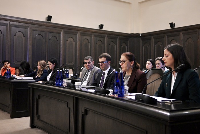 Արայիկ Հարությունյանի գլխավորությամբ տեղի է ունեցել  «Մասնակցային կառավարման» թեմայով խորհրդակցությո
