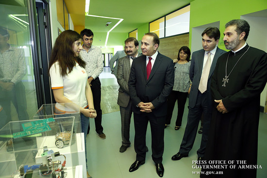 Հովիկ Աբրահամյանը ծանոթացել է «Այբ» ավագ դպրոցի առաջիկա ծրագրերին