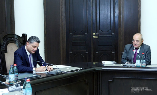 Վարչապետն ընդունել է Հանրային խորհրդի անդամներին