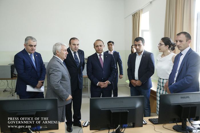 Վարչապետը ծանոթացել է «Քվանտ» վարժարանի կրթական ծրագրերին