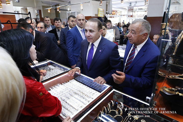 Վարչապետն այցելել է «Ոսկու աշխարհ» տոնավաճառ