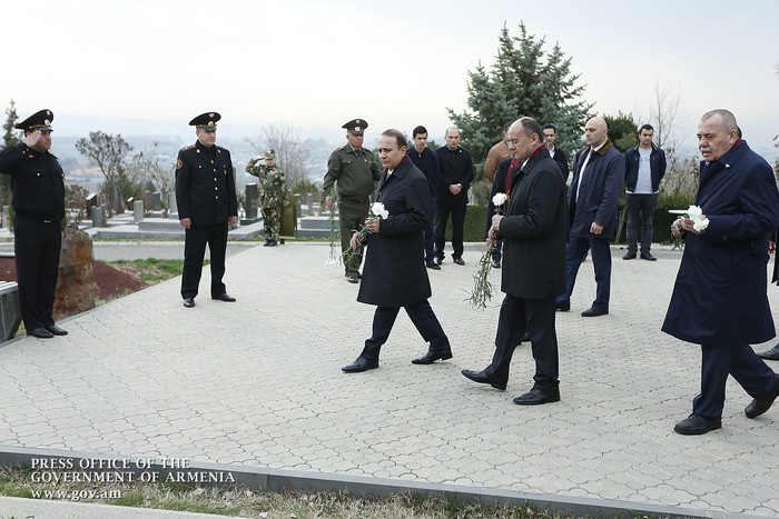 Վարչապետը հարգանքի տուրք է մատուցել ՀՀ ազգային հերոս Վազգեն Սարգսյանի հիշատակին