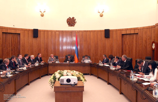 Վարչապետը և «Ռոսագրոմաշ» ասոցիացիայի պատվիրակության անդամները քննարկել են գյուղտեխնիկայի ձեռքբերմանն