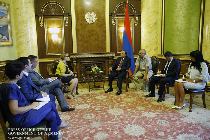 Վարչապետ Աբրահամյանը հրաժեշտի հանդիպում է ունեցել ՄԹ դեսպան Քեթրին Լիչի հետ