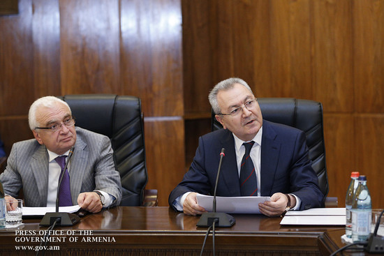 Վարչապետի մոտ մեկնարկել են ՀՀ 2015 թ. պետբյուջեի նախագծի նախնական տարբերակի քննարկումները