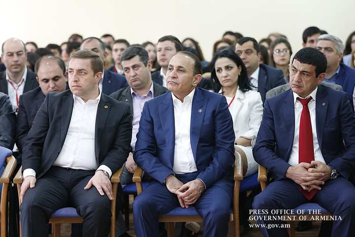 Վարչապետը մասնակցել է միջբուհական ուսանողական գիտաժողովի աշխատանքներին
