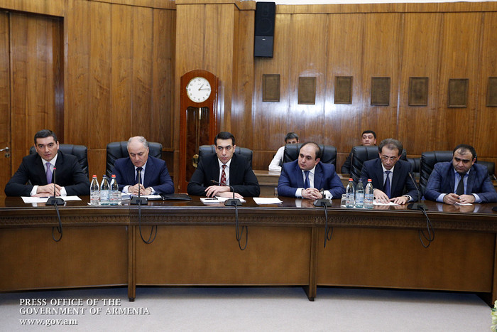 ՀՀ վարչապետն ընդունել է տոնավաճառներում գործունեություն ծավալող տնտեսվարողներին
