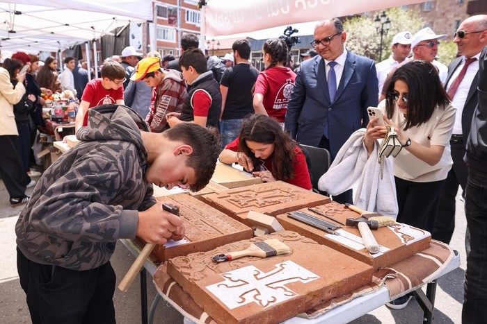 Փոխվարչապետ Տիգրան Խաչատրյանը մասնակցել է Հանրապետության տոնին և Ապարանի հաղթական ճակատամարտի 108-ամ