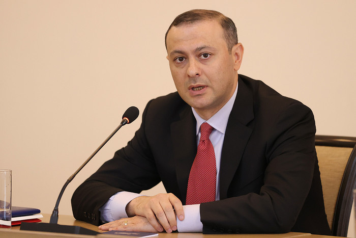 Արայիկ Հարությունյանն ԱԳՆ աշխատակազմին է ներկայացրել նախարարի նորանշանակ առաջին տեղակալ Արմեն Գրիգոր