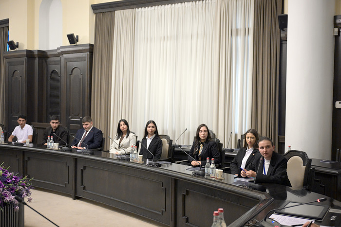 Արայիկ Հարությունյանը Կառավարությունում ընդունել է «Երիտասարդ քաղաքագետների ակումբ»-ի անդամներին