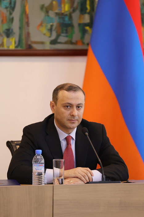 Արայիկ Հարությունյանն ԱԳՆ աշխատակազմին է ներկայացրել նախարարի նորանշանակ առաջին տեղակալ Արմեն Գրիգոր