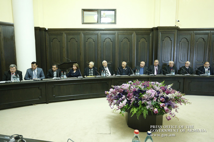 Վարչապետը տնտեսվարողների հետ քննարկել է տեղական արտադրության զարգացմանն ուղղված հարցեր