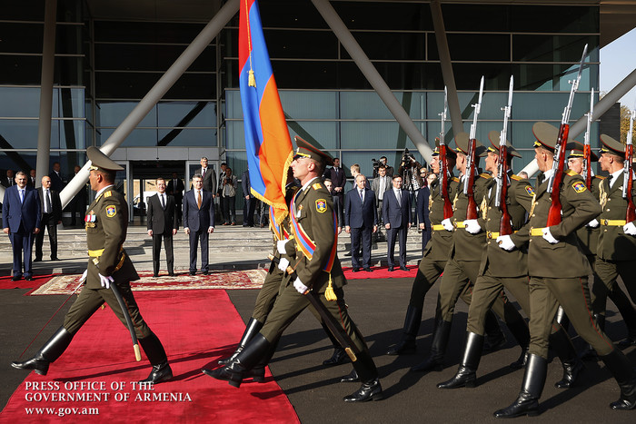 Պաշտոնական այցով Հայաստան է ժամանել Ռուսաստանի Դաշնության վարչապետ Դմիտրի Մեդվեդևը