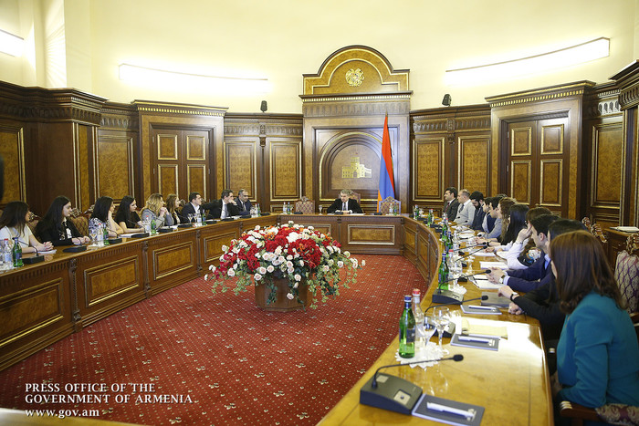 «Ֆանտաստիկ հնարավորություն ունեք մասնակցելու մեր երկրի կառավարման գործընթացում». Վարչապետը հանդիպել 