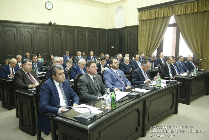 Վարչապետն առաջարկել է Ամանորին ընդառաջ խստացնել վերահսկողությունը գերիշխող ապրանքային շուկաներում