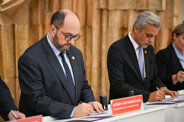 Արայիկ Հարությունյանը մասնակցել է «Մեծանուն հայեր. Հենրիկ Մալյանի ծննդյան 100-ամյակ» թեմային նվիրված