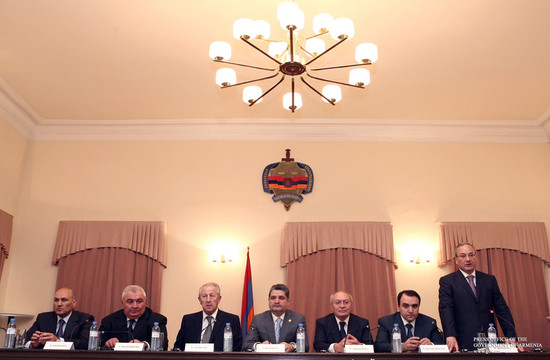 Մասնագիտական տոնի առթիվ վարչապետը պարգևատրել է դատախազության համակարգի աշխատակիցներին