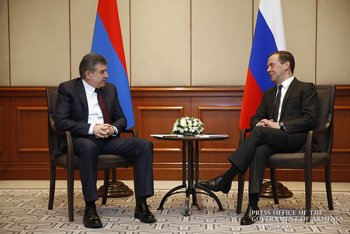 ՀՀ վարչապետ Կարեն Կարապետյանն առանձնազրույց է ունեցել  ՌԴ կառավարության ղեկավար Դմիտրի Մեդվեդևի հետ