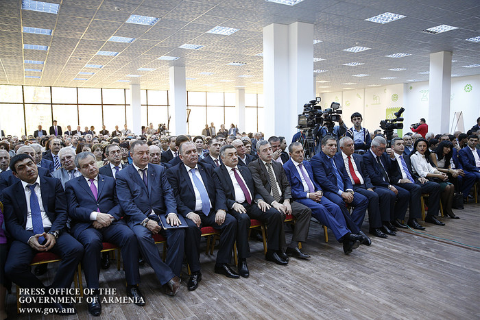 Վարչապետը ներկա է գտնվել «ԱրմՊրոդԷքսպո» ցուցահանդեսի և «Հայագրոֆորում» համաժողովի բացմանը