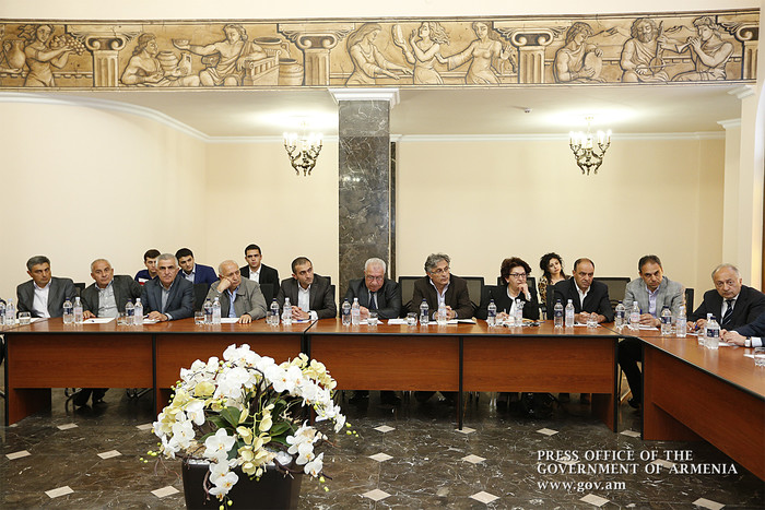 Վարչապետը գինեգործների հետ քննարկել է ոլորտի զարգացմանը վերաբերող հարցեր