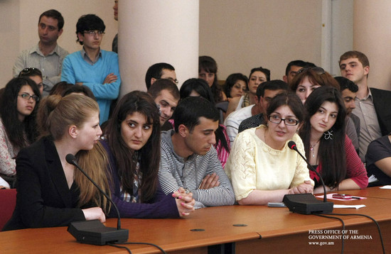 Վարչապետը հանդիպել է ԵՊՀ ուսանողների հետ