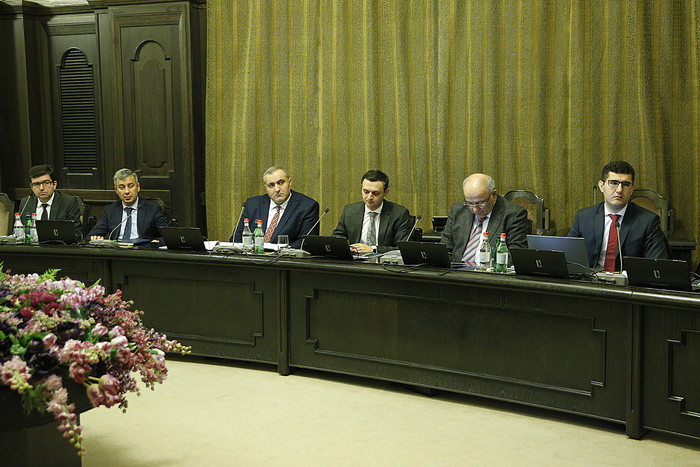 Կառավարությունում քննարկվել են պետություն-եկեղեցի հարաբերություններին առնչվող հարցեր