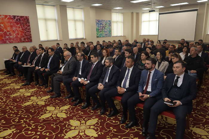 Փոխվարչապետ Տիգրան Խաչատրյանը հանդիպել է ՀՀ մարզերում բնակություն հաստատած ԼՂ-ից բռնի տեղահանված մեր