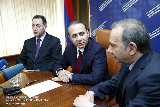 Հովիկ Աբրահամյանը ՀՀ էկոնոմիկայի նախարարության աշխատակազմին է ներկայացրել նորանշանակ նախարար Կարեն Ճ
