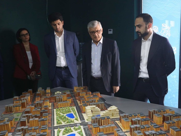 Տիգրան Ավինյանը շրջայց է կատարել Երևանի մի շարք շինհրապարակներ