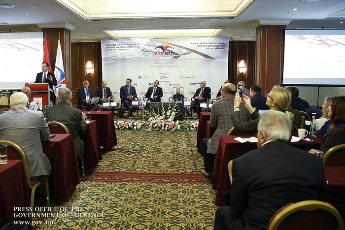 Վարչապետը մասնակցել է «ԱրմԹեք-2015» համաժողովի բացմանը