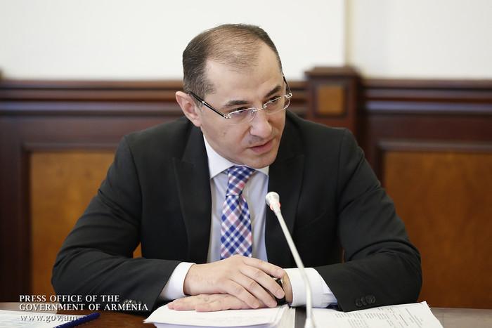 «Պետք է հանրությանը զեկուցել, որ 2017 թ. պետական բյուջեն գերակատարվել է». Վարչապետն այցելել է ֆինանս