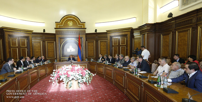 Վարչապետն ընդունել է խաղող մթերող ձեռնարկությունների ղեկավարներին