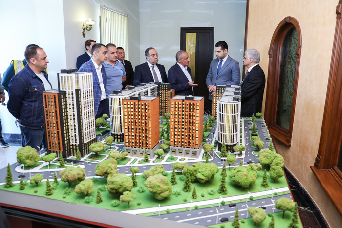 Փոխվարչապետ Մաթևոսյանին ներկայացվել է Երևանի Տիչինայի փողոցին և Հյուսիս-հարավ մայրուղուն հարող թաղամ