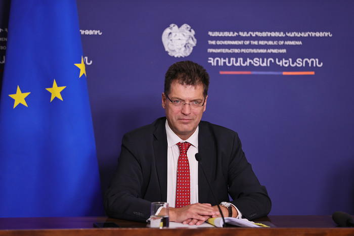 ԵՄ ճգնաժամային կառավարման հարցերով հանձնակատարի հետ քննարկվել են ԼՂ-ից բռնի տեղահանված մեր հայրենակի