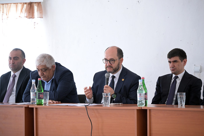 Արայիկ Հարությունյանն այցելել է Արագածոտնի մարզի ազգային փոքրամասնությունների բնակավայրեր