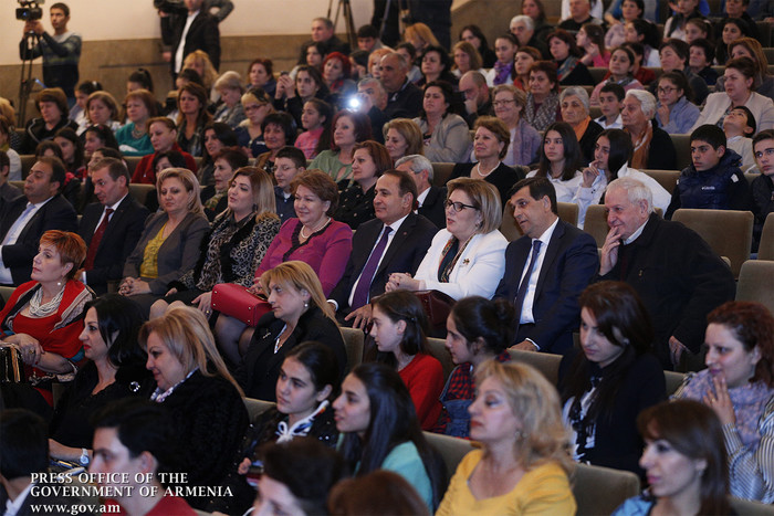 Տեղի է ունեցել վարչապետի հովանու ներքո անցկացվող ասմունքի 8-րդ մրցույթ-փառատոնի եզրափակիչ գալա համեր