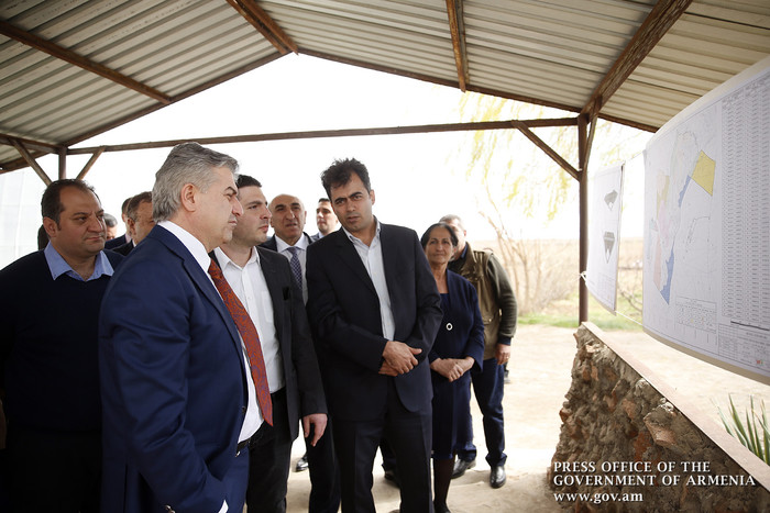 Կարեն Կարապետյանն Արմավիրի մարզում ծանոթացել է ջայլամաբուծության, պիստակի այգիների հիմնման և գինեգոր