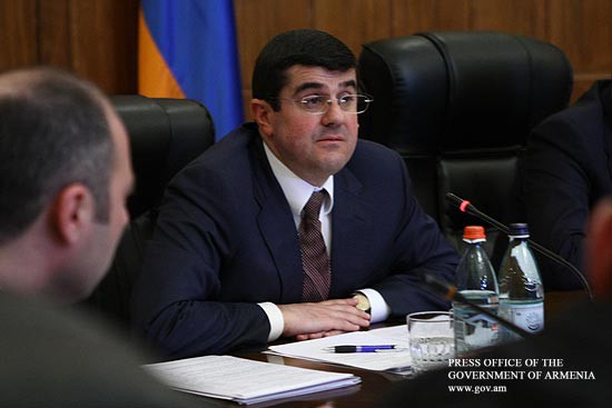 Տիգրան Սարգսյանի և Արա Հարությունյանի գլխավորությամբ քննարկվել են ԼՂՀ-ում կենսաթոշակային ոլորտում իր