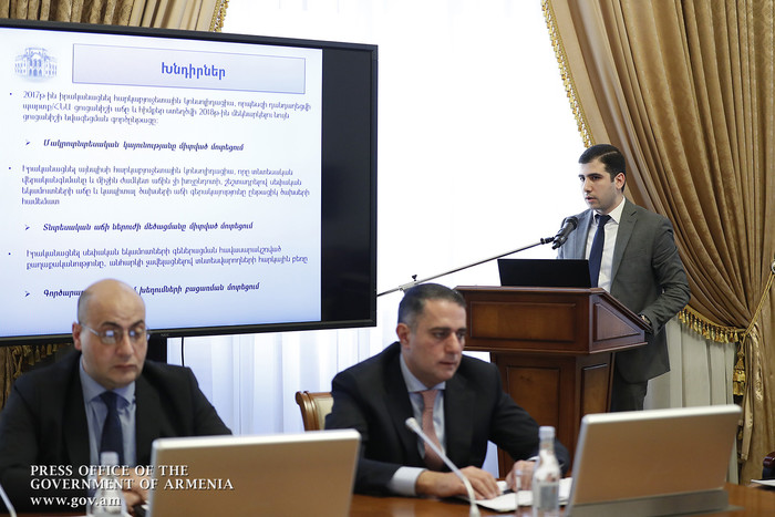 «Պետք է հանրությանը զեկուցել, որ 2017 թ. պետական բյուջեն գերակատարվել է». Վարչապետն այցելել է ֆինանս