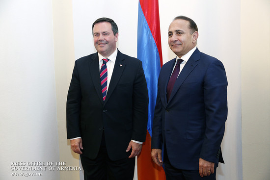 Վարչապետն ընդունել է Կանադայի աշխատանքի և սոցիալական զարգացման նախարարին