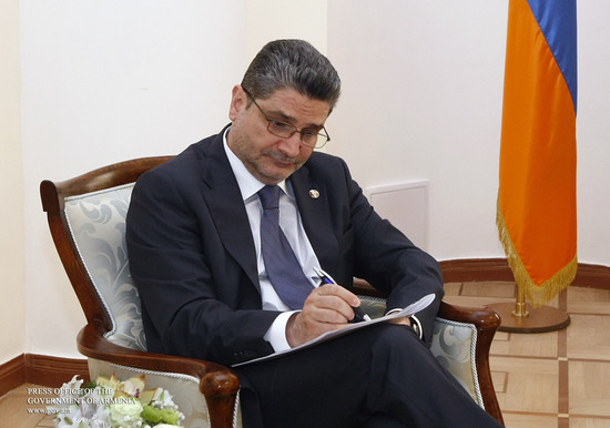 Վարչապետն ընդունել է Կոնստանտին Կոսաչևին