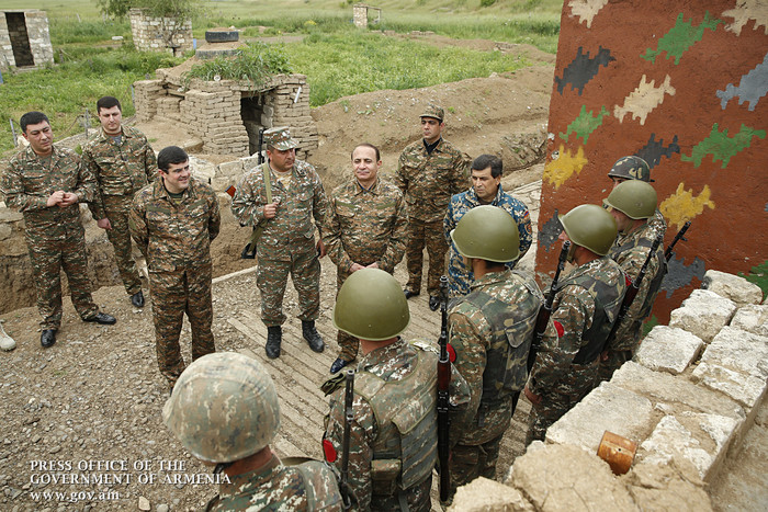 Վարչապետն այցելել է պաշտպանական դիրքեր