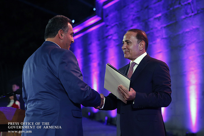 Ուսուցչի օրվա առթիվ վարչապետը պարգևատրել է լավագույն մանկավարժներին