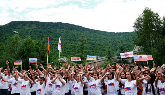 Վարչապետն այցելել է «Արի տուն» ճամբար