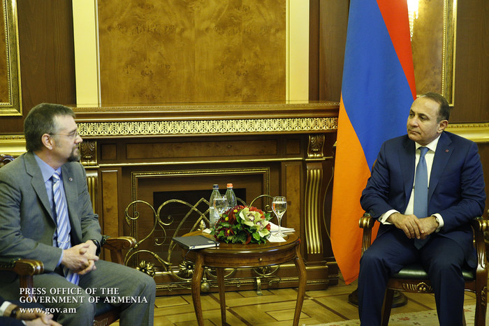 Վարչապետ Աբրահամյանը հրաժեշտի հանդիպում է ունեցել ԱԶԲ հայաստանյան առաքելության ղեկավարի հետ